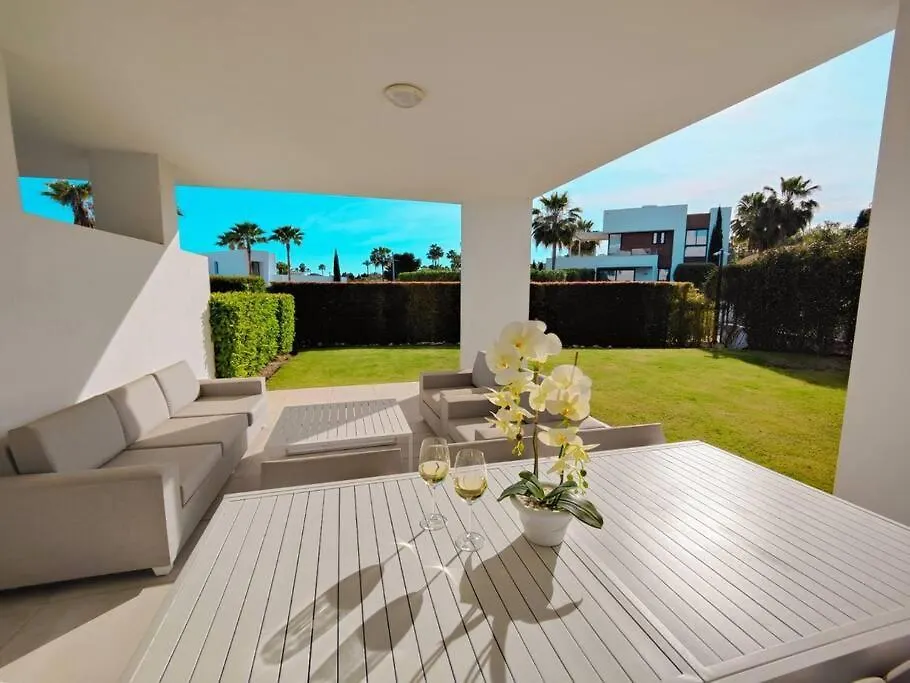 شقة Luxury Golf & Private Garden إِستيبونا
