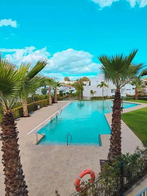 Luxury Golf & Private Garden Apartment Estepona 0*,